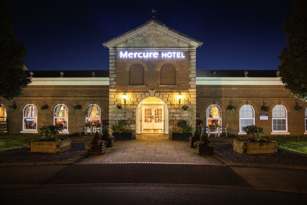 Mercure Haydock Hotel Christmas Parties 2024 | Party Nights & Packages