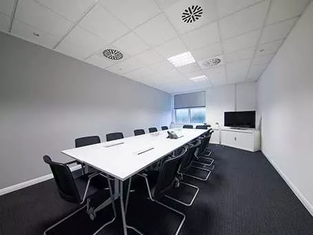 Hollywood 1 room hire layout at Regus Nottingham East Midlands Airport
