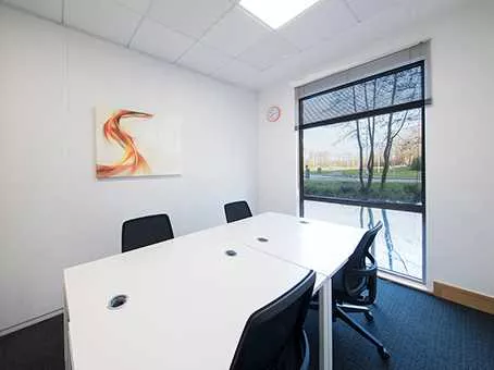 CM 005 1 room hire layout at Regus Reading Thames Valley Park