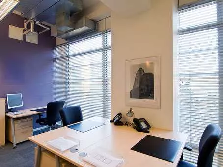 Eagle 1 room hire layout at Regus Farnborough Airport