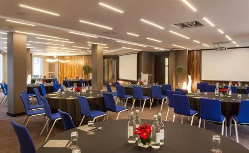 M by Montcalm
