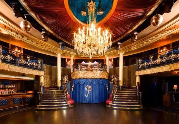 Cafe de Paris