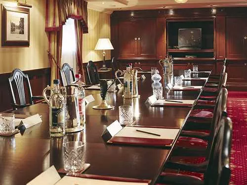 Cabinet Room 1 room hire layout at Mercure Stratford-upon-Avon Shakespeare Hotel
