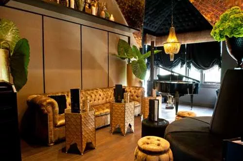 Champagne Lounge