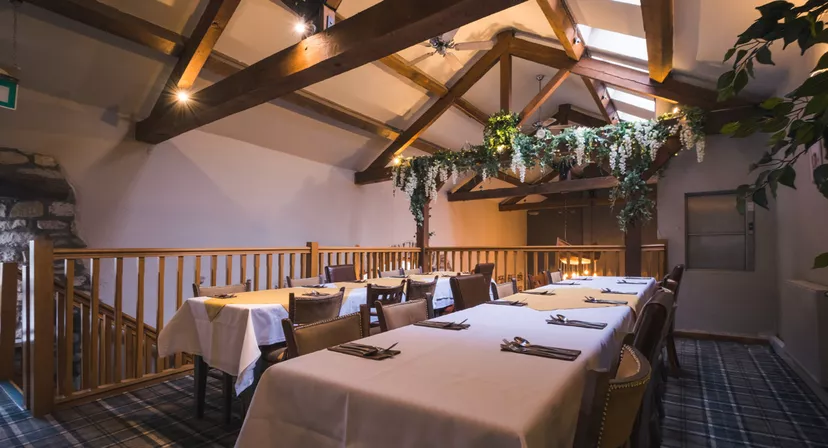 Waters Edge Bar & Restaurant