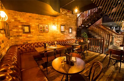 The Gin Snug 1 room hire layout at