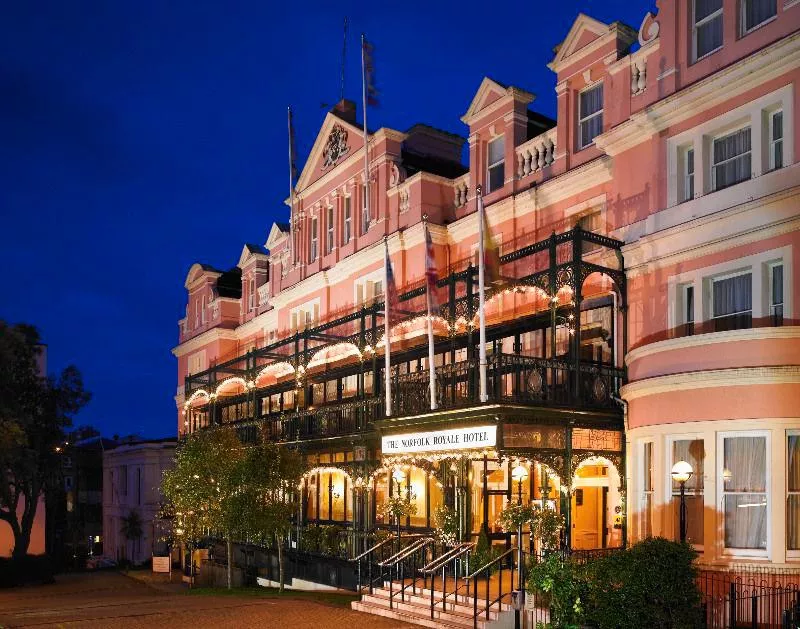 Norfolk Royale Hotel