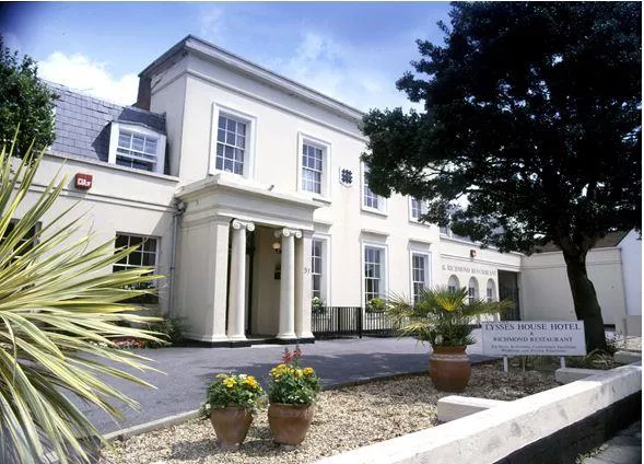 Lysses House Hotel