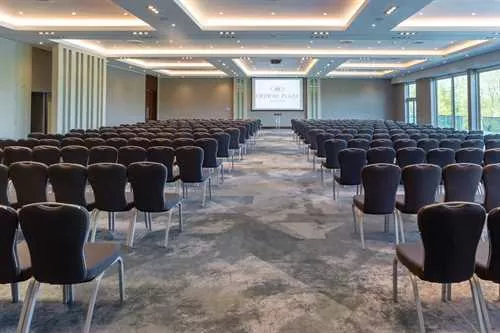Winterlake Suite at Crowne Plaza Marlow