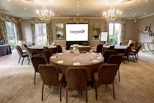 Oakville 1 room hire layout at