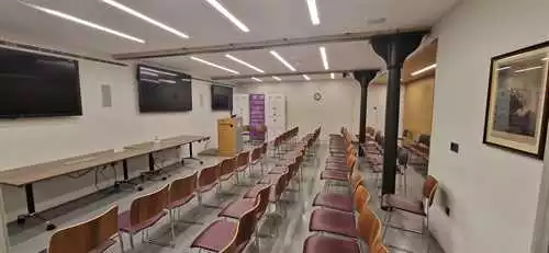 Lecture Theatre 1 room hire layout at