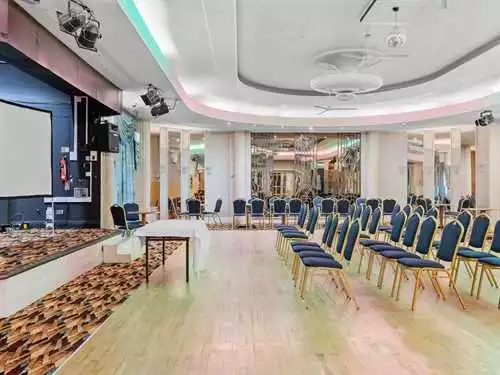 Glastonbury Suite