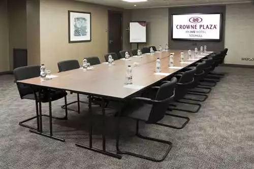 Modern 1 room hire layout at