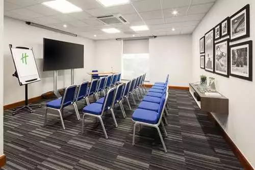 Sovereign Suite at Holiday Inn London - Gatwick Airport 