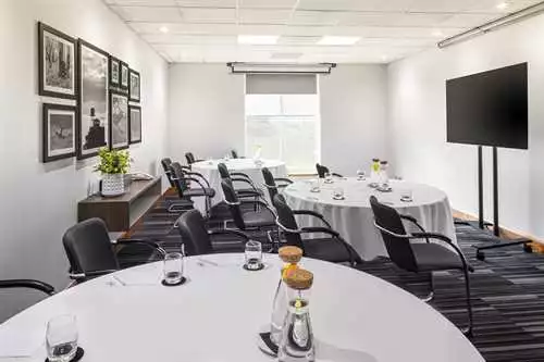 Armstrong Suite at Holiday Inn London - Gatwick Airport 
