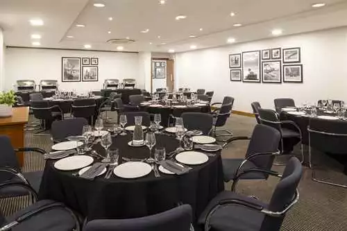 Erhart Suite at Holiday Inn London - Gatwick Airport 