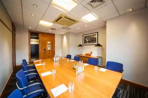 Voyager Suite at Holiday Inn Reading - South
