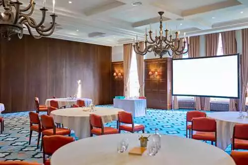 The Crick 1 room hire layout at