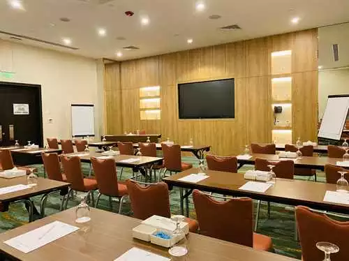 Al Thana Boardroom at Holiday Inn Abu Dhabi