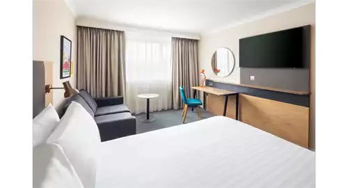 Holiday Inn London - Gatwick Airport  Christmas Parties 2025