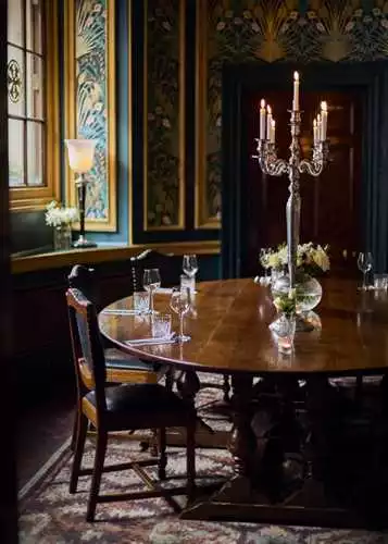 The Oval Office 1 room hire layout at