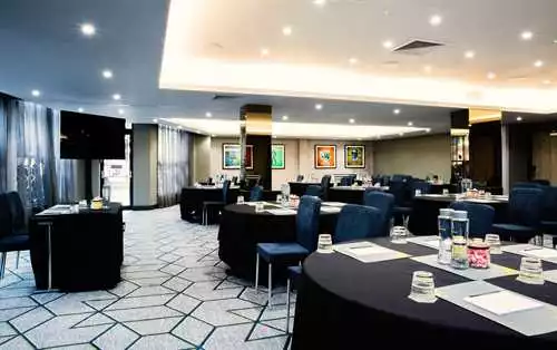 Work + Play 4/5 1 room hire layout at