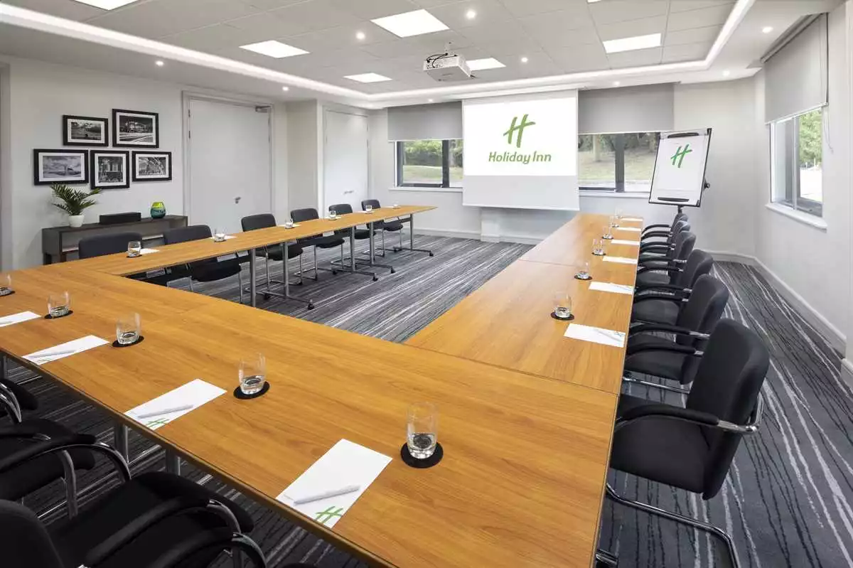 Broughton One Suite at Holiday Inn Aylesbury in Aylesbury