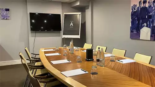 Studio 2 1 room hire layout at