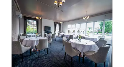 Thames Riviera Hotel