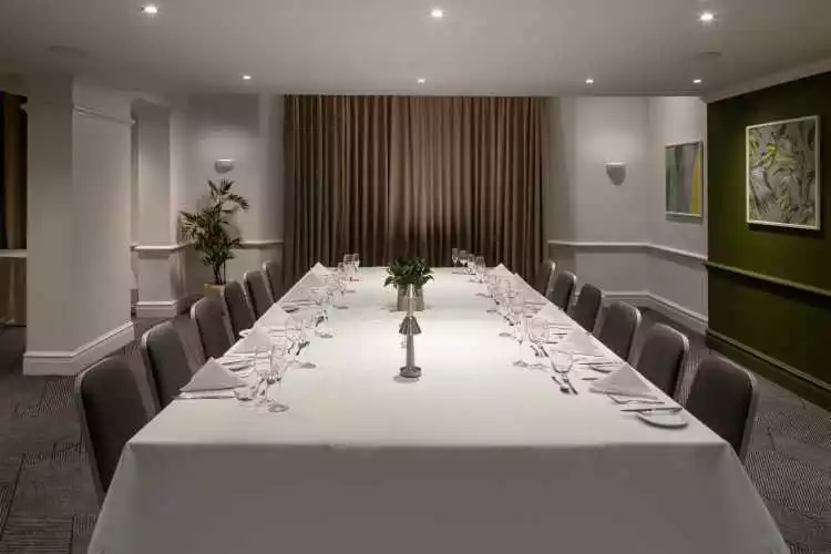 Queen's Suite at Holiday Inn Farnborough in Farnborough