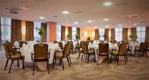 Holiday Inn Kenilworth - Warwick Christmas Parties 2026