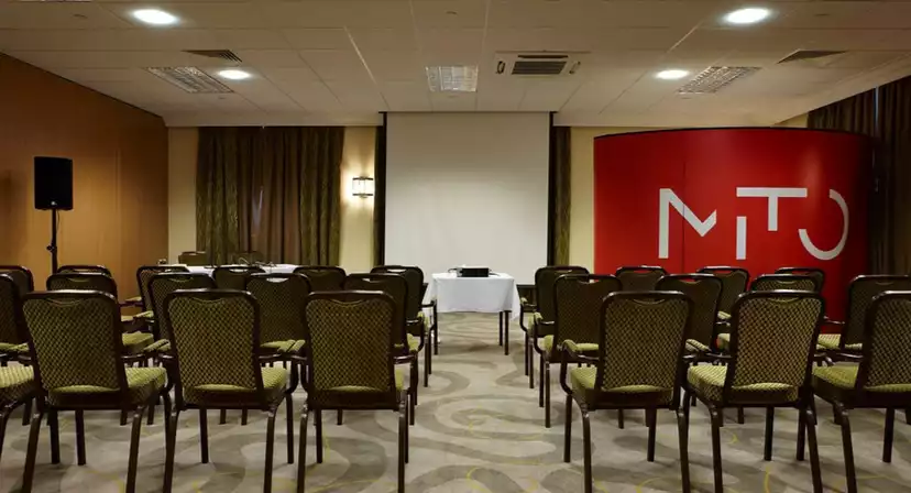 Holiday Inn Kenilworth - Warwick Christmas Parties 2026