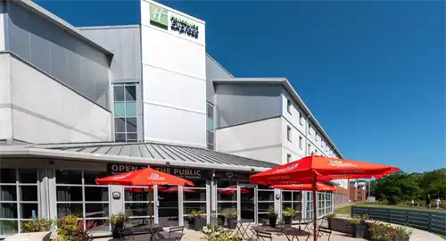 Holiday Inn Express Leigh - Sports Village
