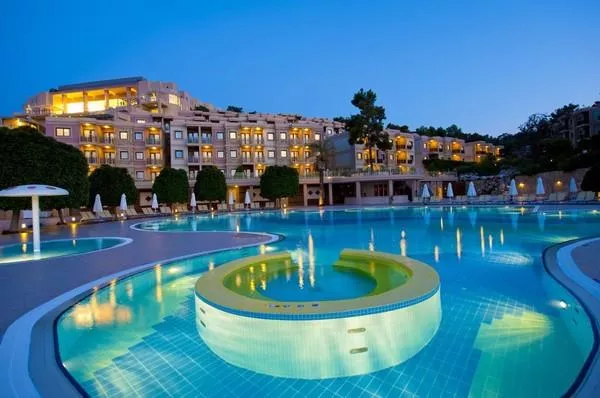 Hilton Bodrum Turkbuku Resort & Spa