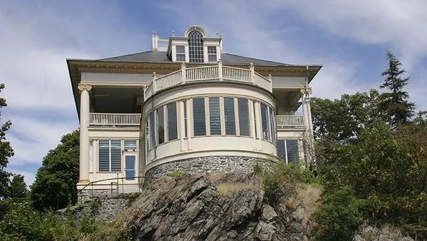 The Squantum Association