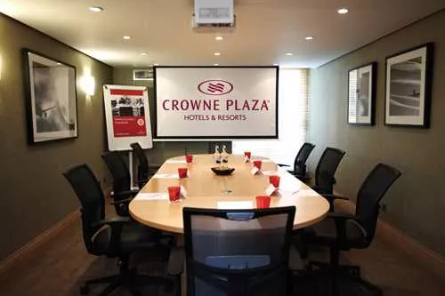Boardroom 1 - 10 1 room hire layout at Crowne Plaza London Heathrow Hotel