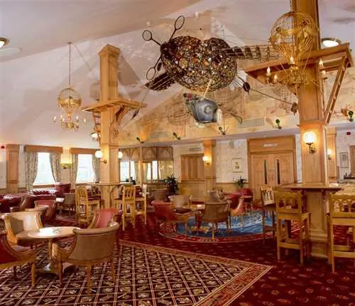 Sir Algenon’s Lounge & The Hub 1 room hire layout at Alton Towers Resort