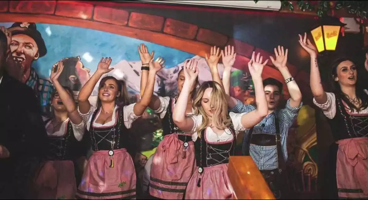 Plan the Perfect Summer Party in Cardiff